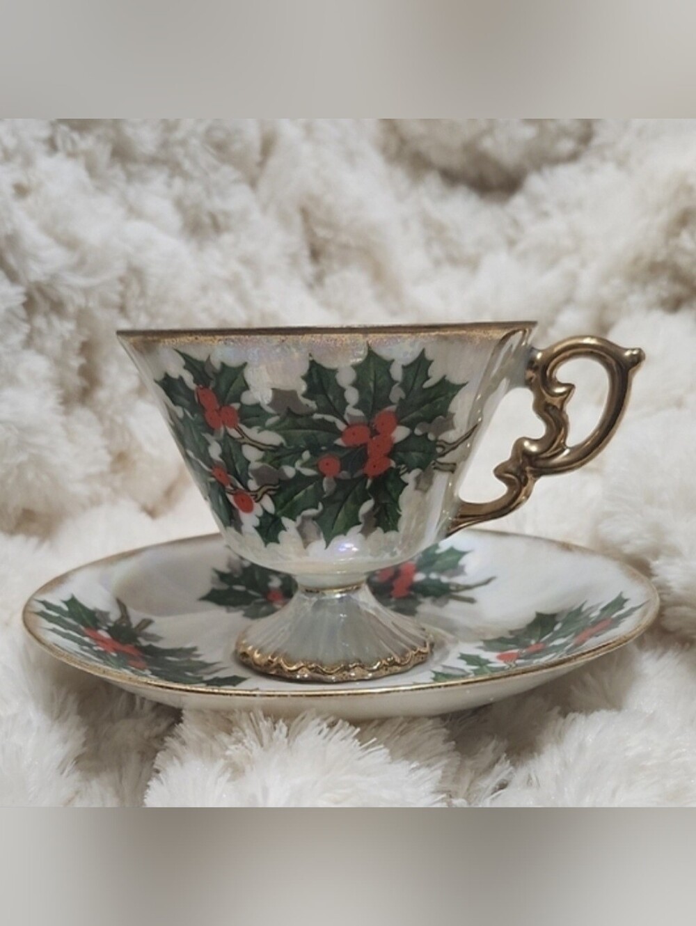 VINTAGE UCAGCO "DECEMBER HOLLY" LUSTERWARE TEA CUP AND SAUCER SET